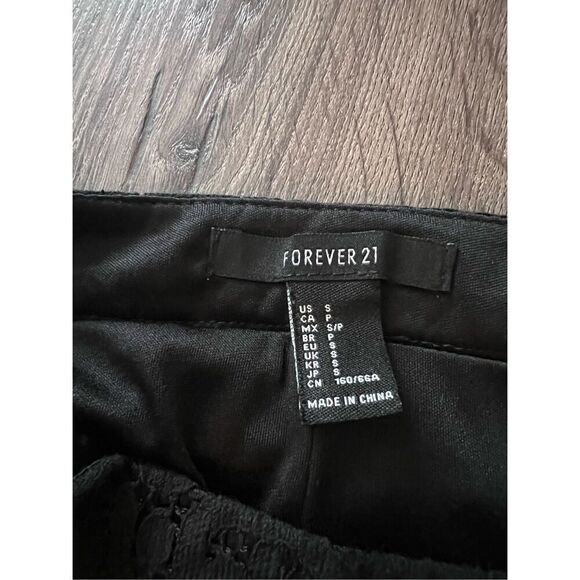 Forever 21 Women High Waist Lace skirt size Small - Picture 3 of 3